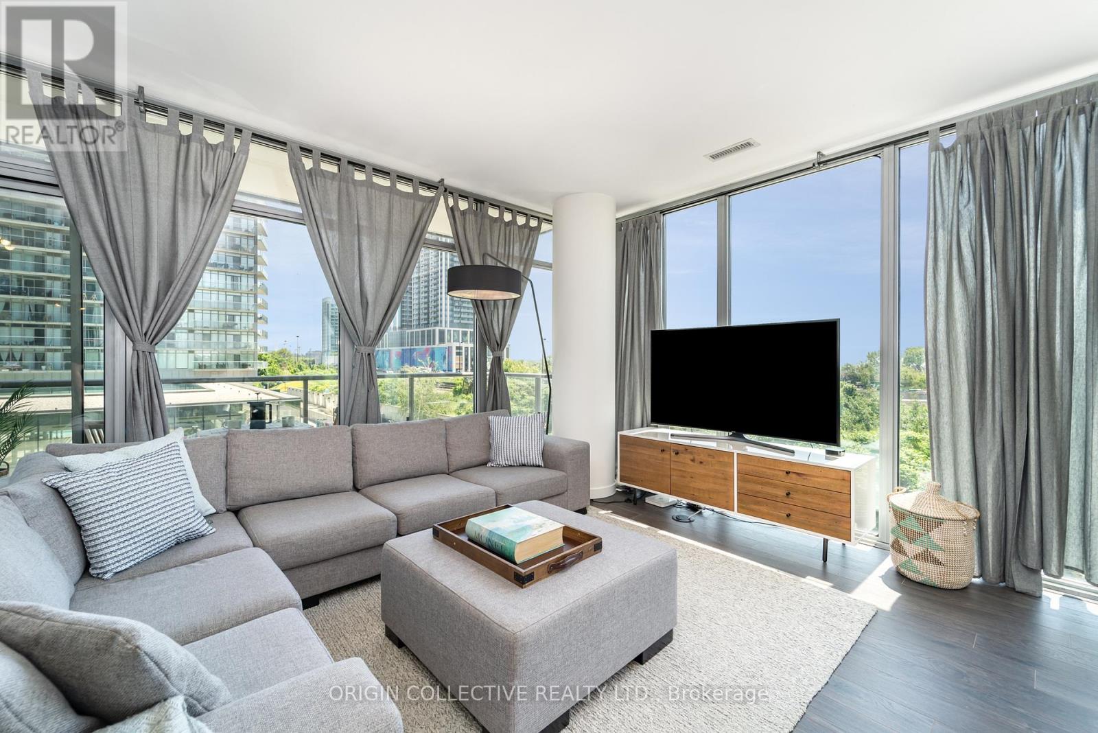 #302 105 THE QUEENSWAY AVENUE - 4