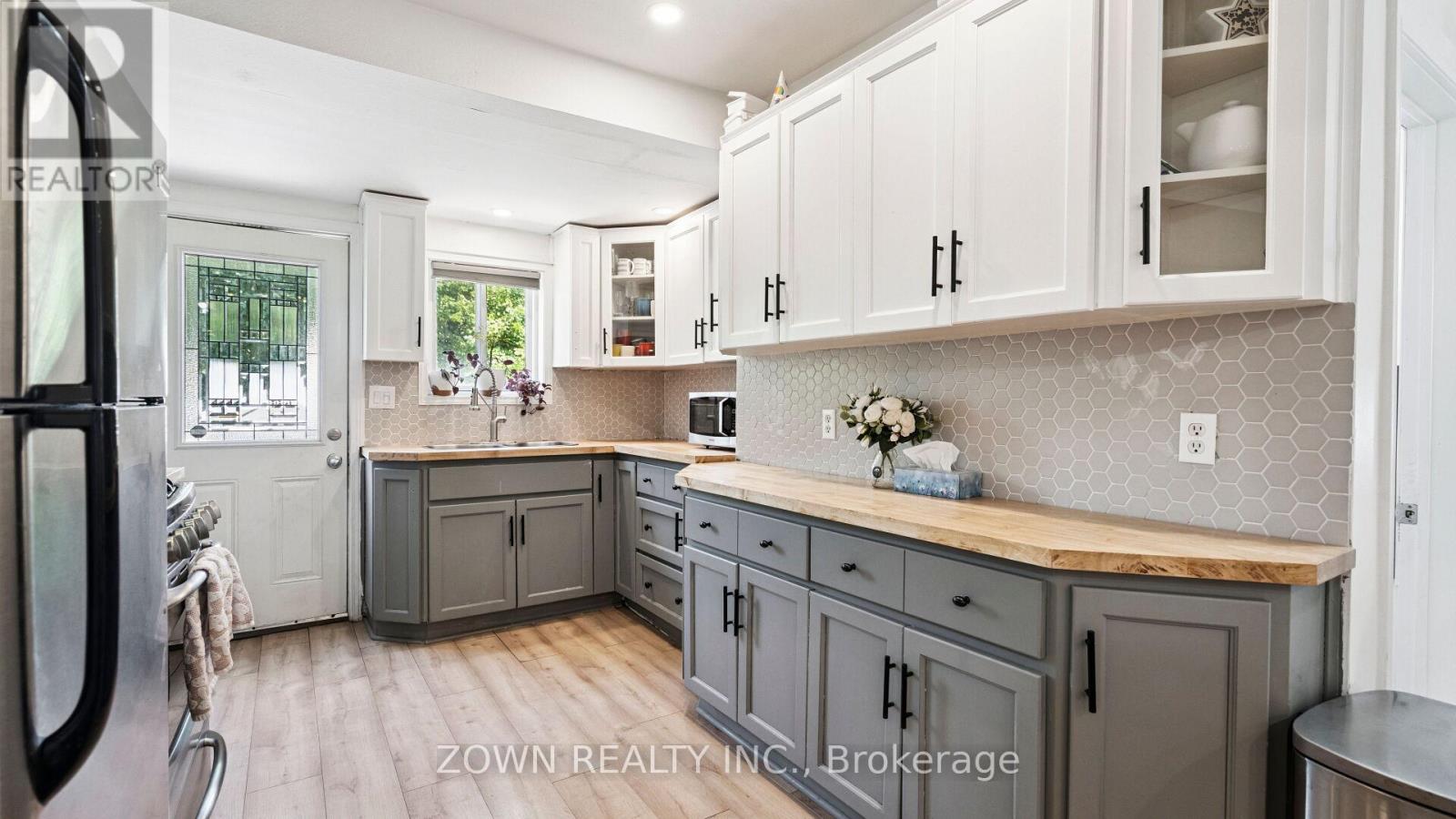 64 SHEAFFE STREET - 18