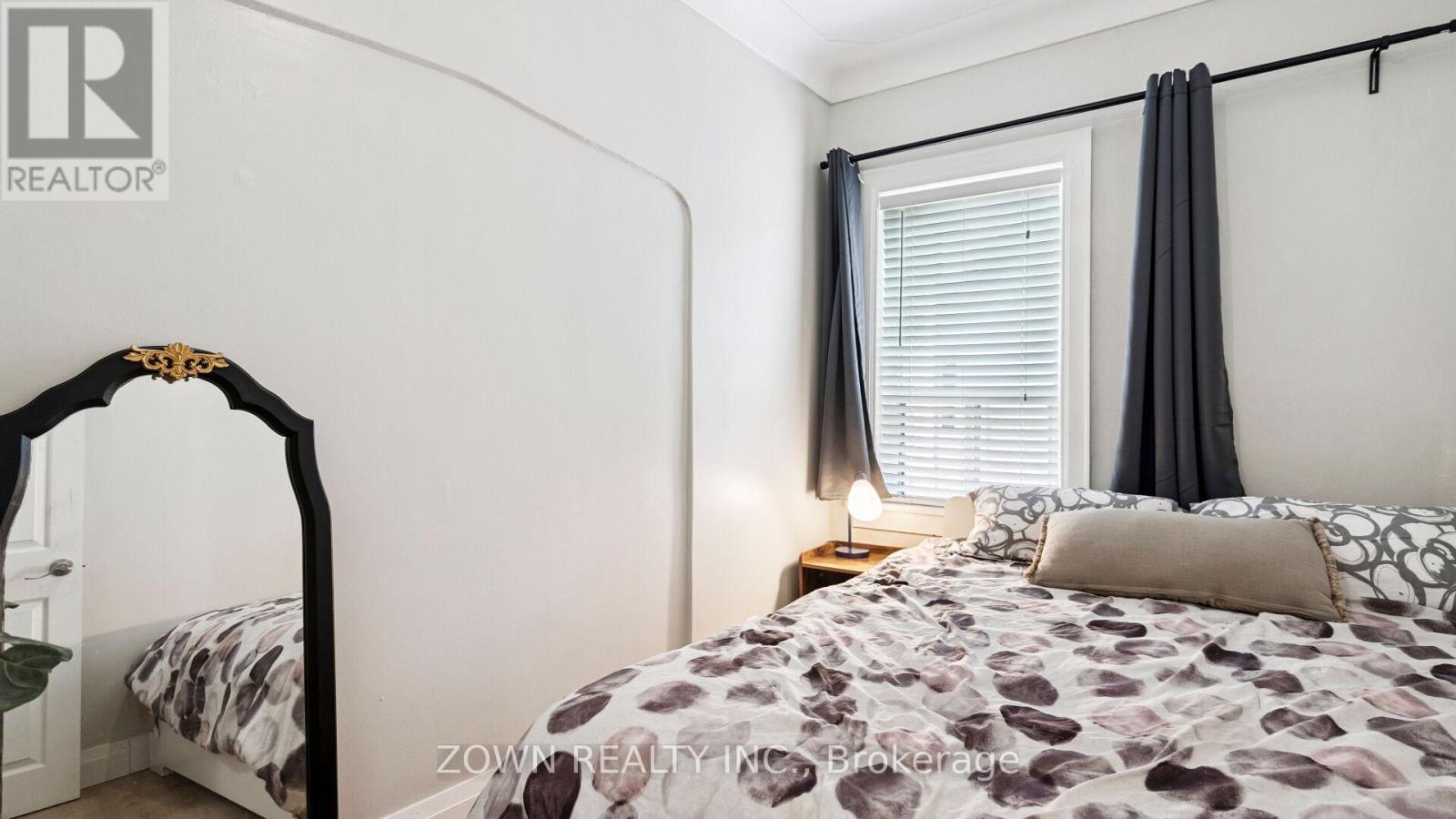64 SHEAFFE STREET - 25