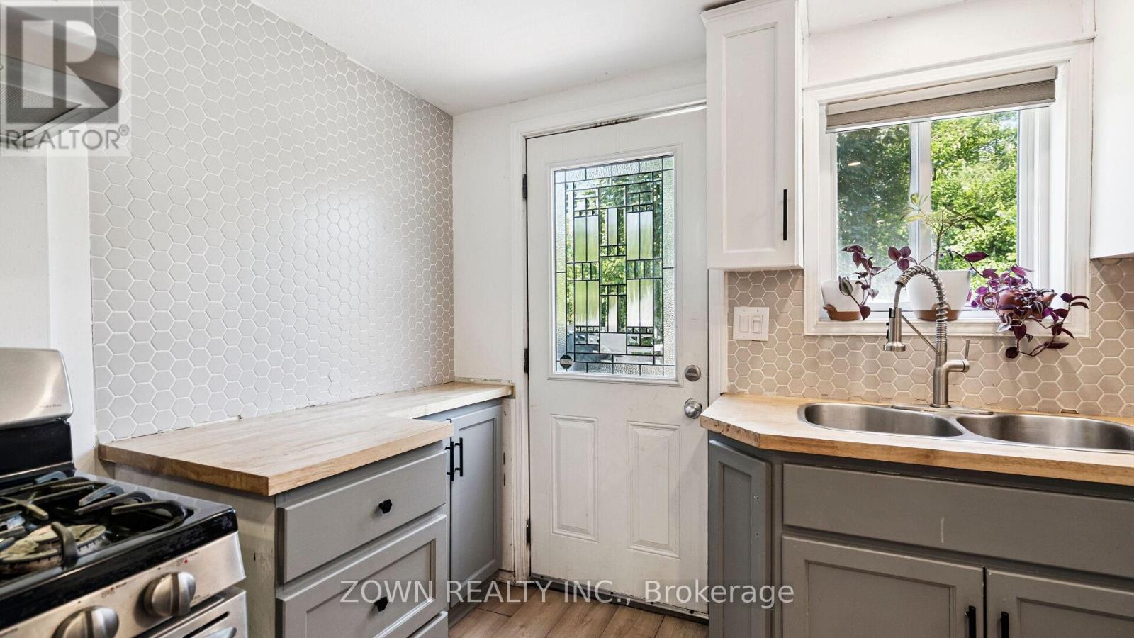 64 SHEAFFE STREET - 7