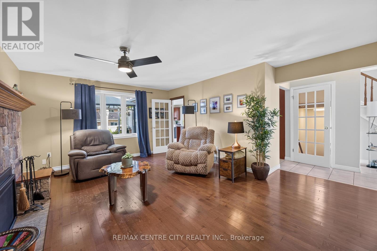 15 CAVANAUGH CRESCENT - 19