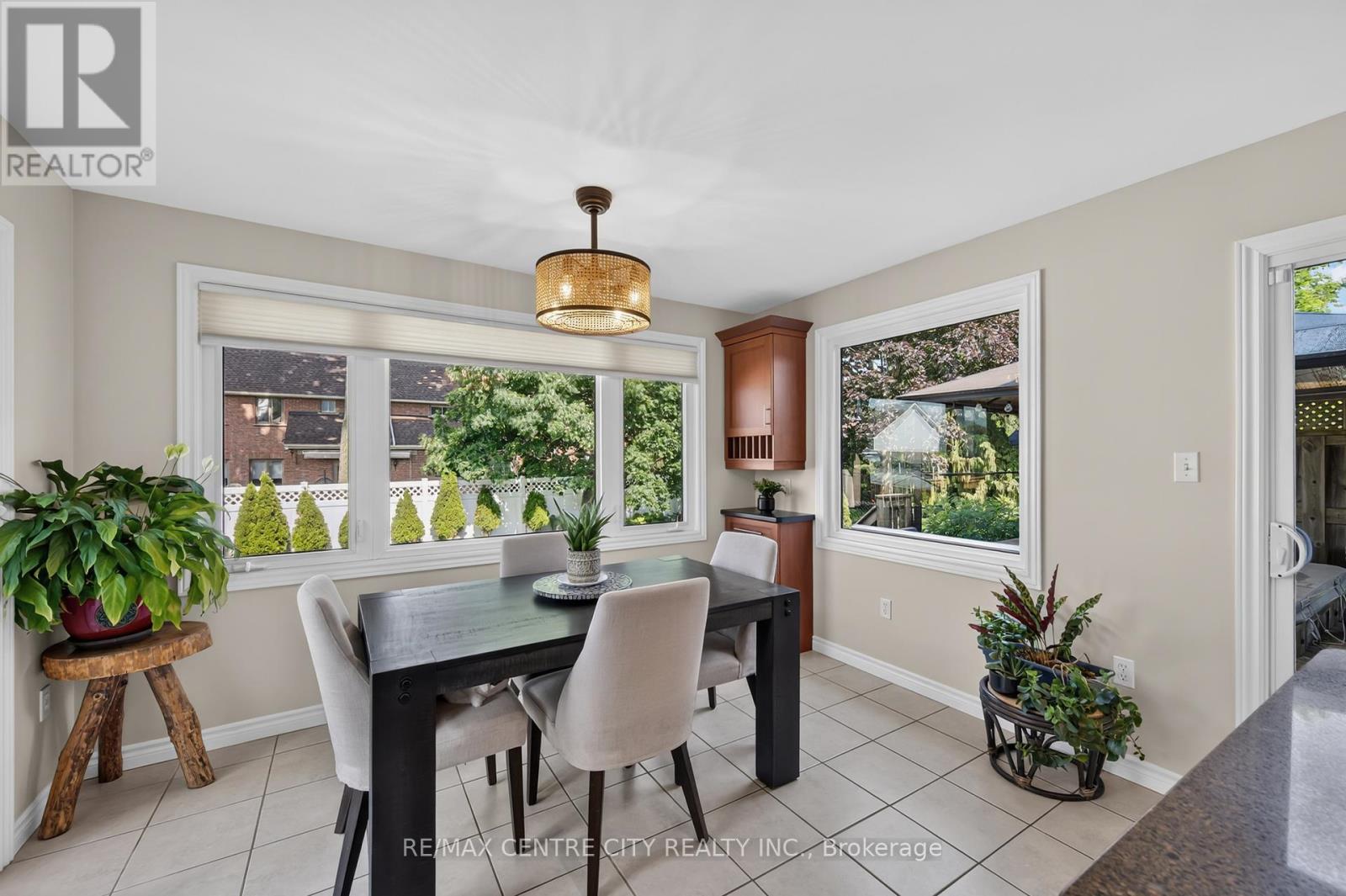 15 CAVANAUGH CRESCENT - 21