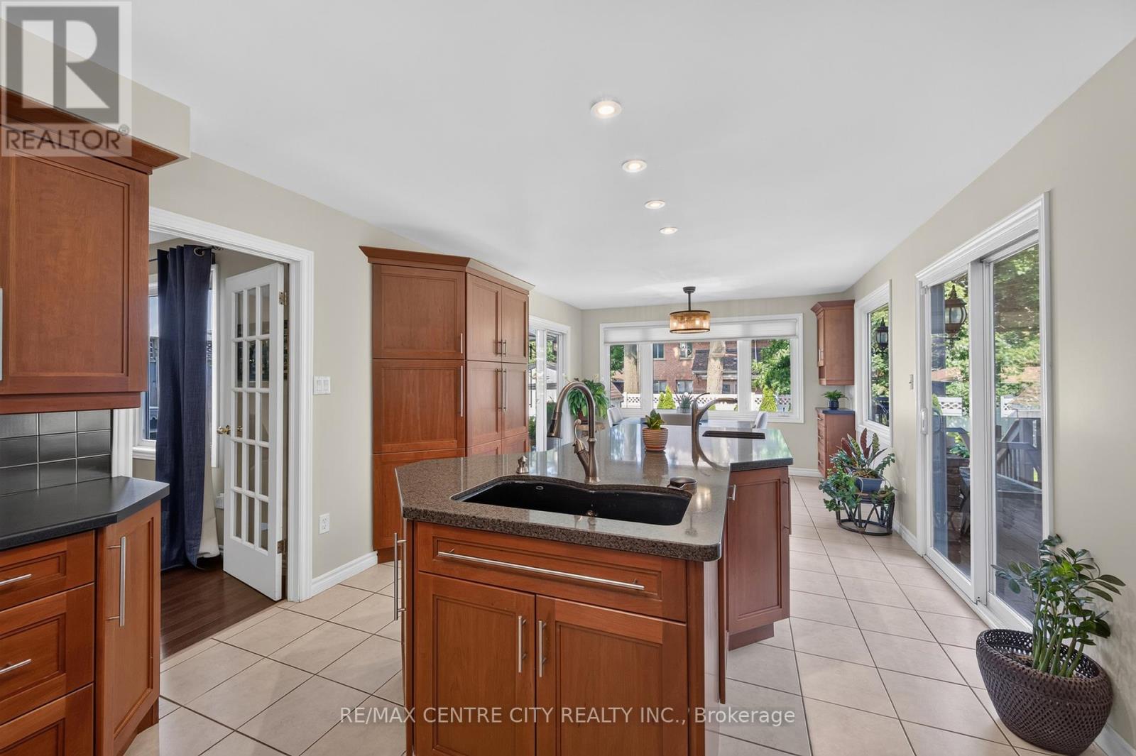 15 CAVANAUGH CRESCENT - 25