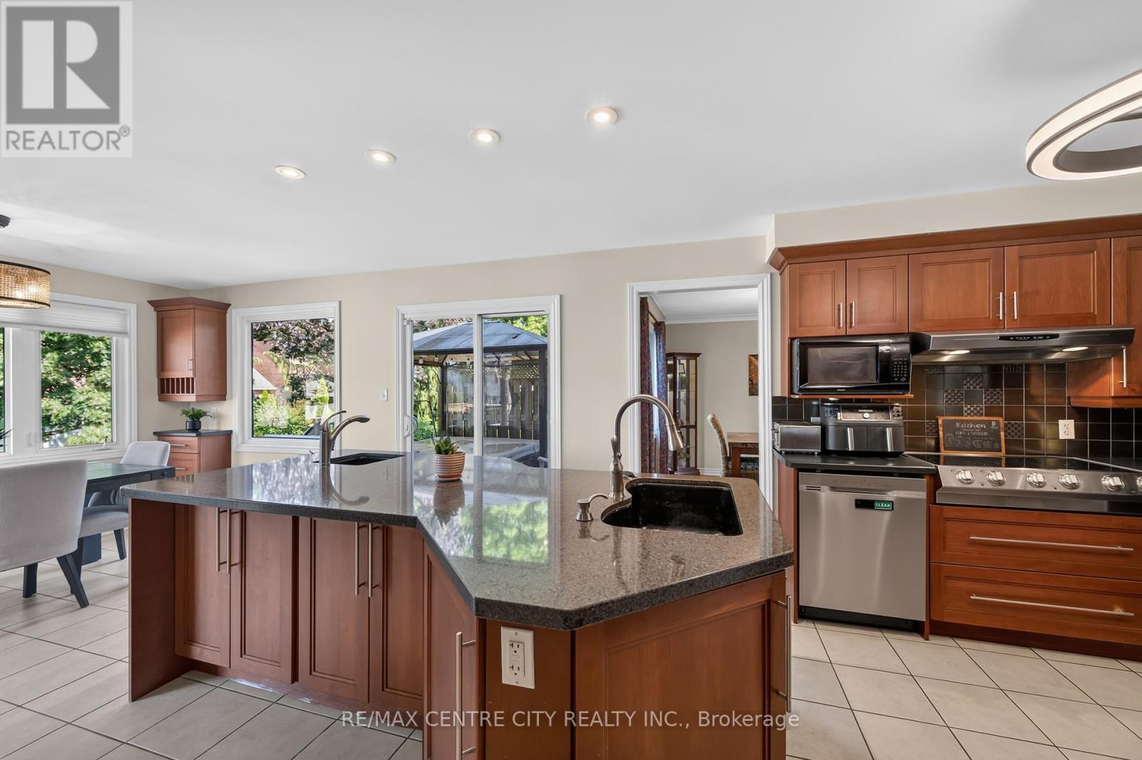 15 CAVANAUGH CRESCENT - 27
