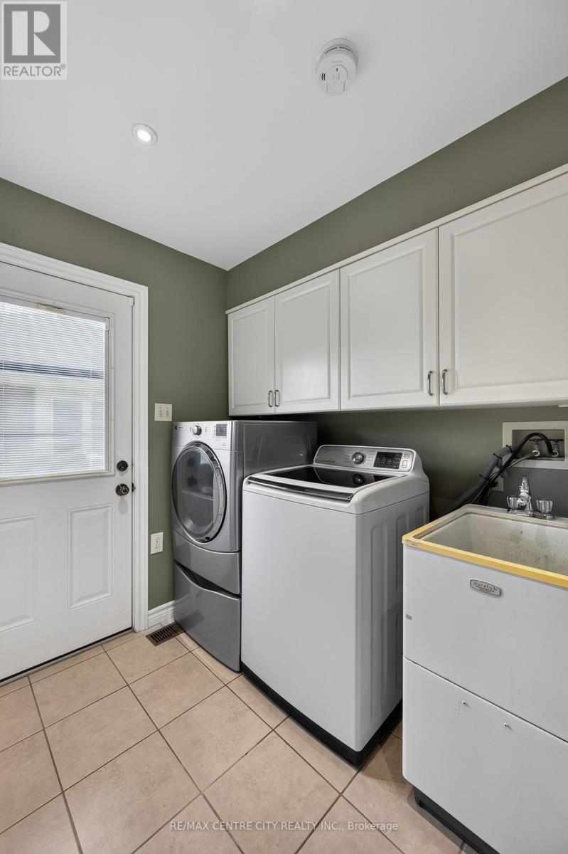15 CAVANAUGH CRESCENT - 29