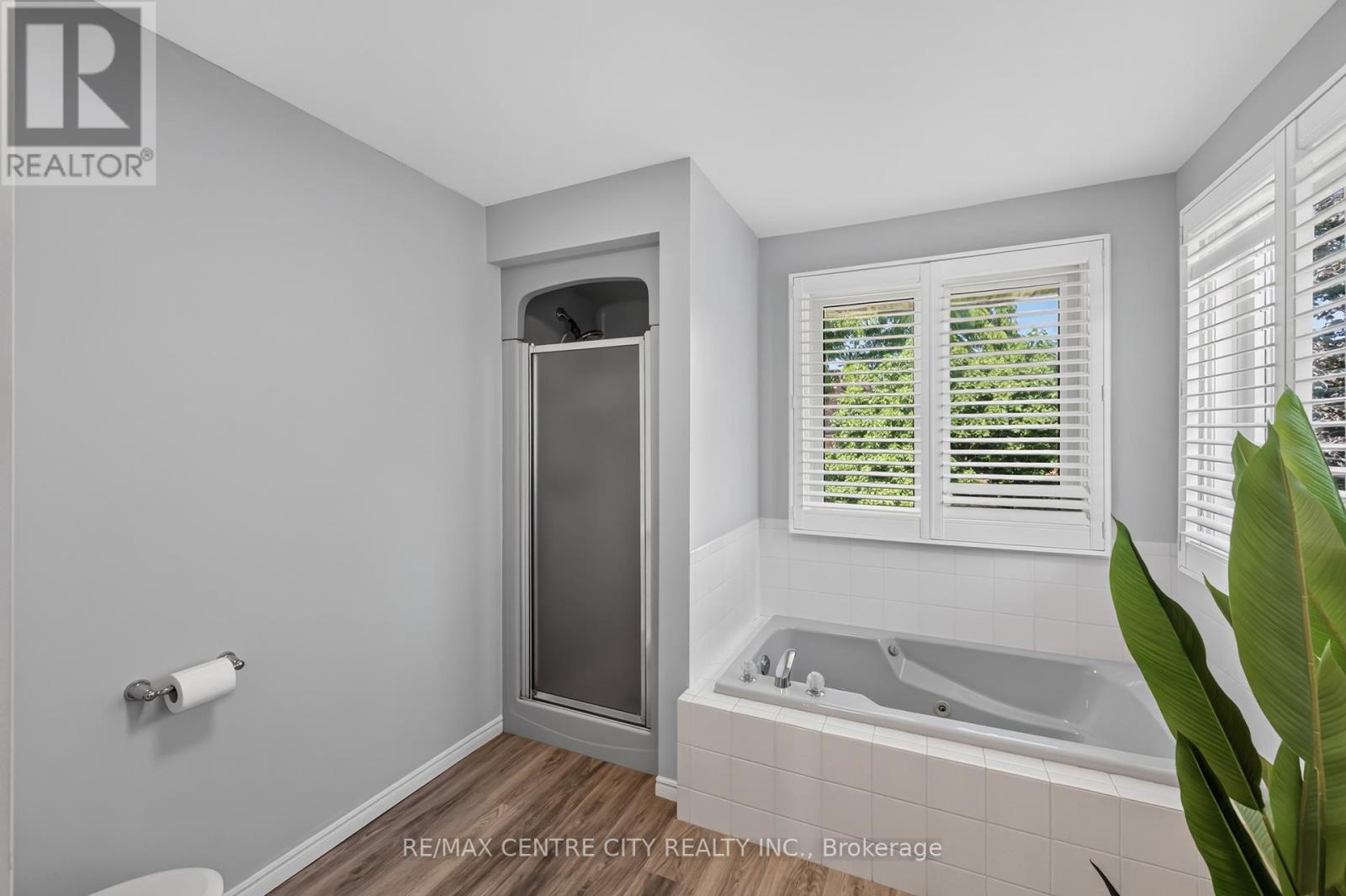 15 CAVANAUGH CRESCENT - 32
