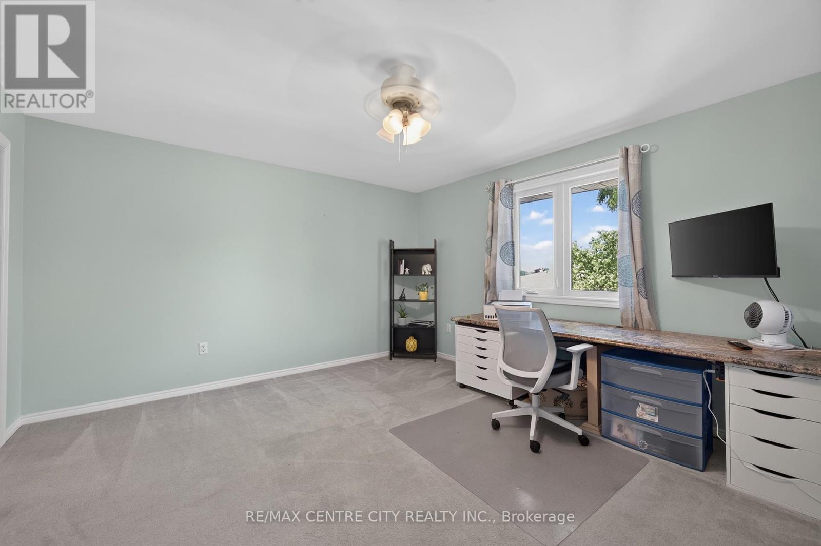 15 CAVANAUGH CRESCENT - 34
