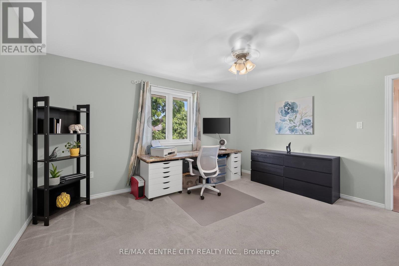 15 CAVANAUGH CRESCENT - 35