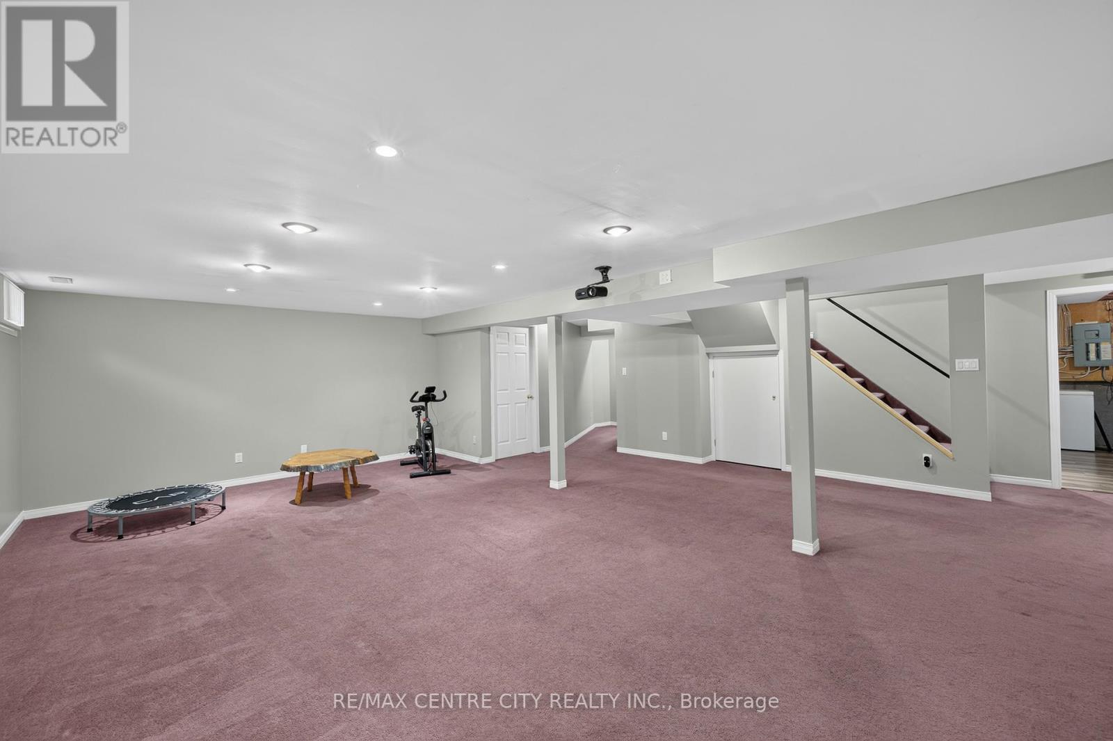 15 CAVANAUGH CRESCENT - 40