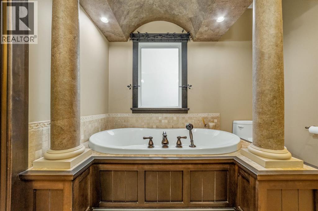 Elegant soaker tub