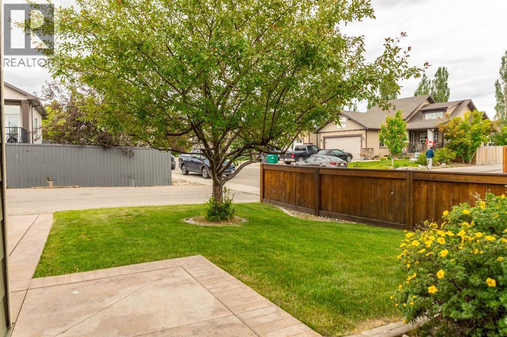 Nicely landscaped backyard (side fenced)
