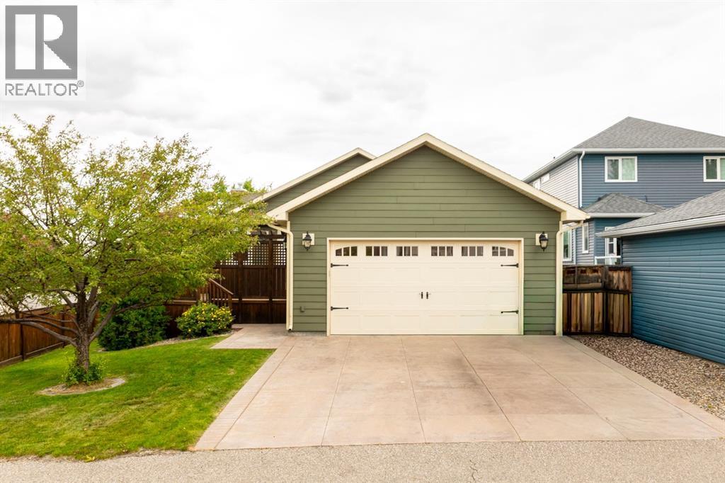 Rear attached double garage and lots of extra rear parking