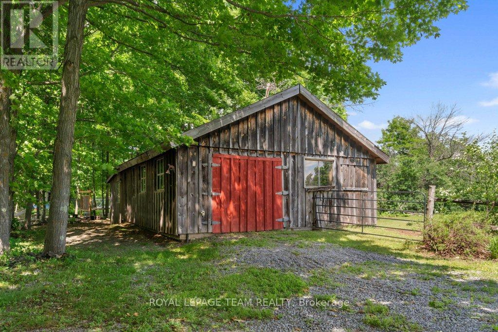 1462 RIDEAU RIVER ROAD - 43