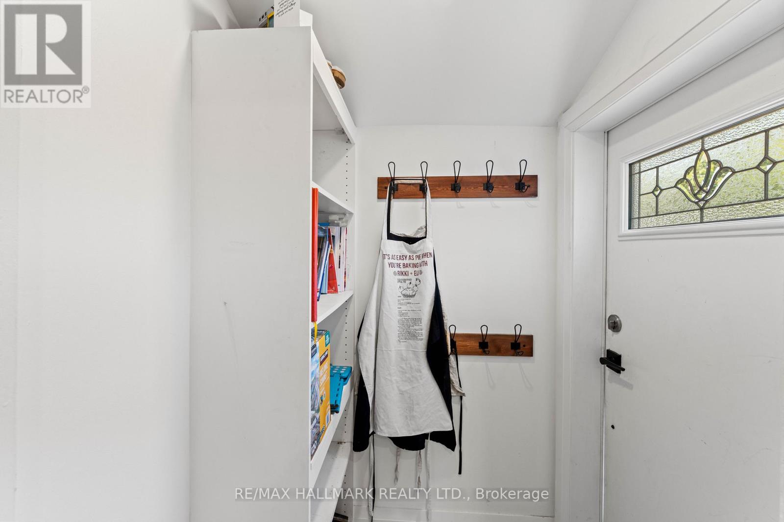 2 AMHERST AVENUE - 16