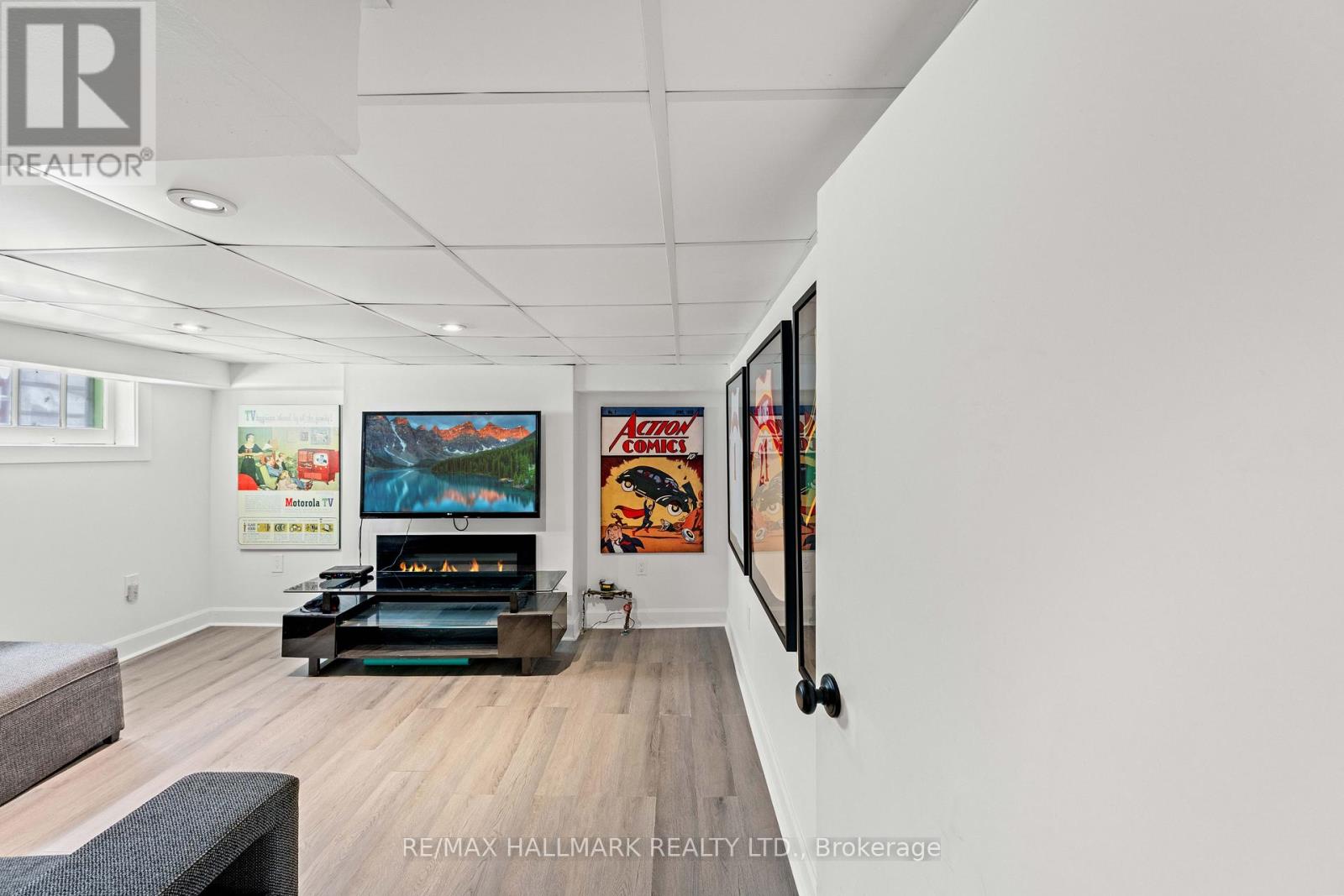 2 AMHERST AVENUE - 24