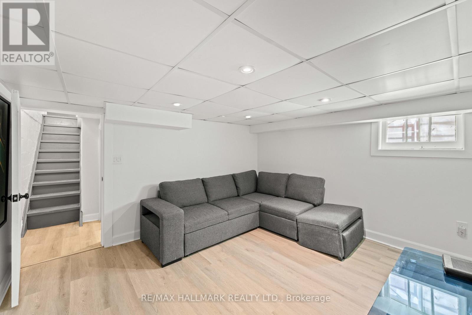 2 AMHERST AVENUE - 25