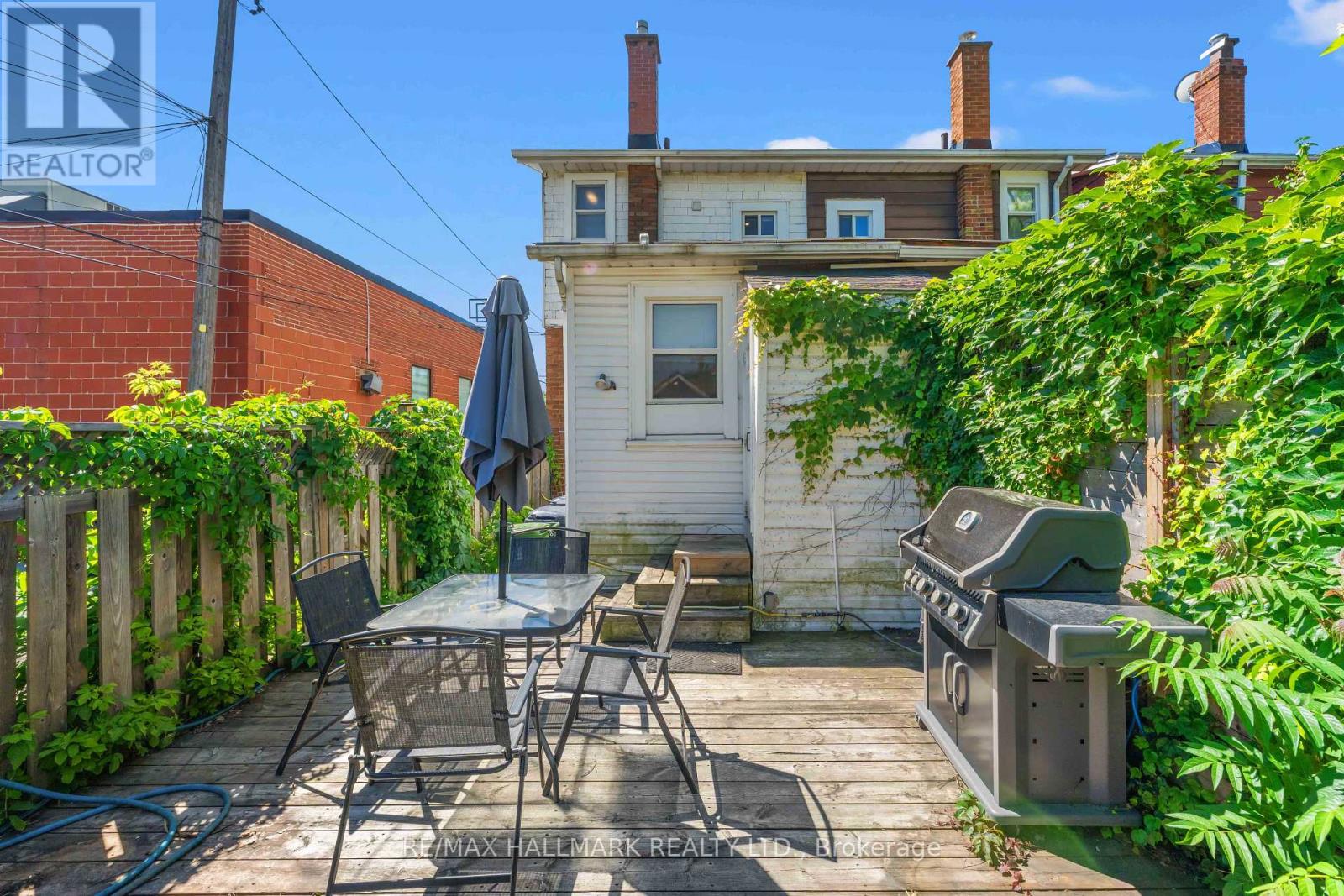 2 AMHERST AVENUE - 31