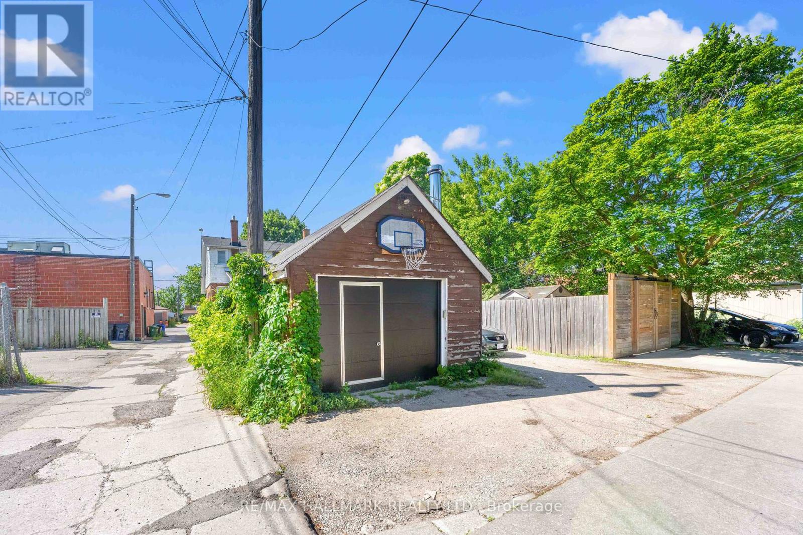 2 AMHERST AVENUE - 34