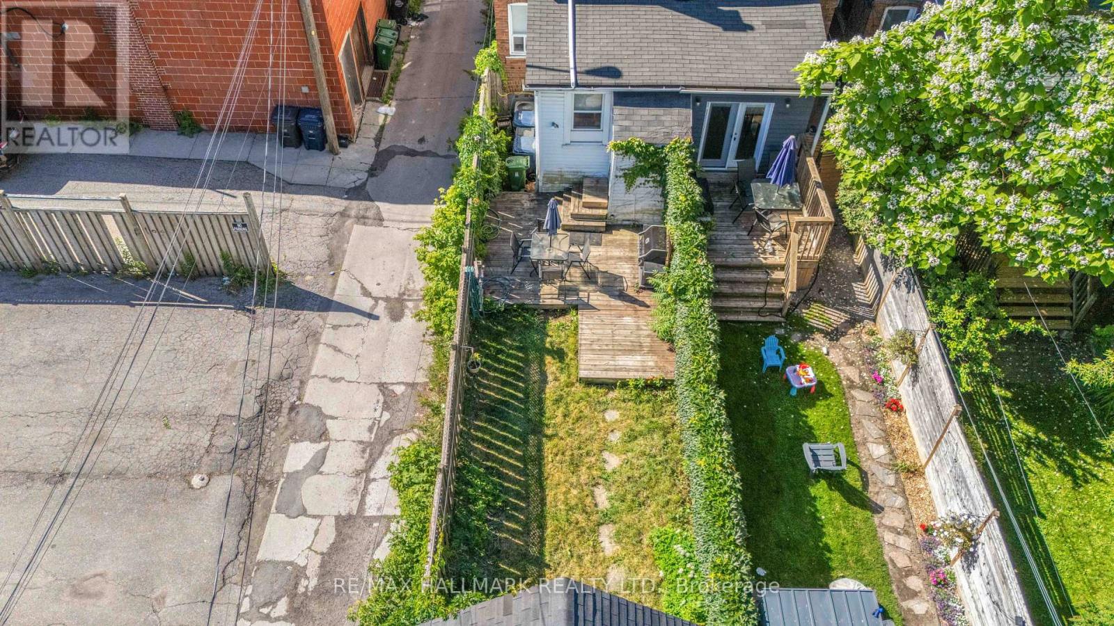 2 AMHERST AVENUE - 37