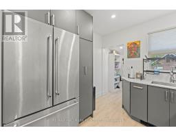 2 Amherst Avenue, Toronto, ON M6E1Z3 Photo 15