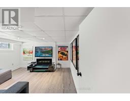 2 Amherst Avenue, Toronto, ON M6E1Z3 Photo 24