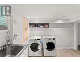 2 Amherst Avenue, Toronto, ON M6E1Z3 Photo 28