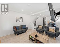 Family room - 2 Amherst Avenue, Toronto, ON M6E1Z3 Photo 7