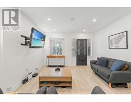 Bathroom - 2 Amherst Avenue, Toronto, ON M6E1Z3 Photo 8