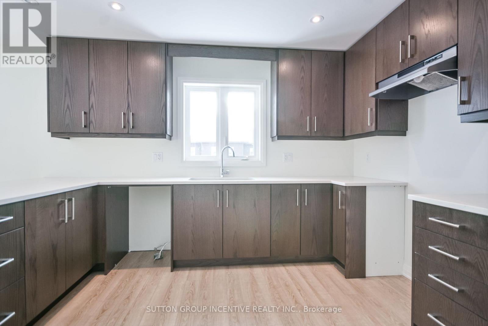 47 HAROLD AVENUE - 32
