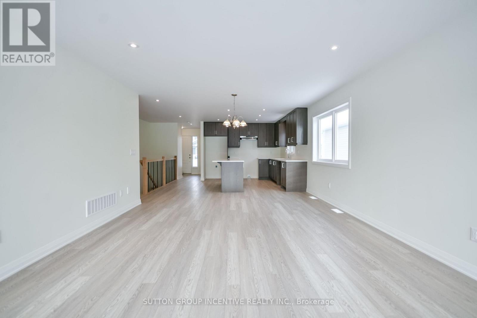 45 HAROLD AVENUE - 23