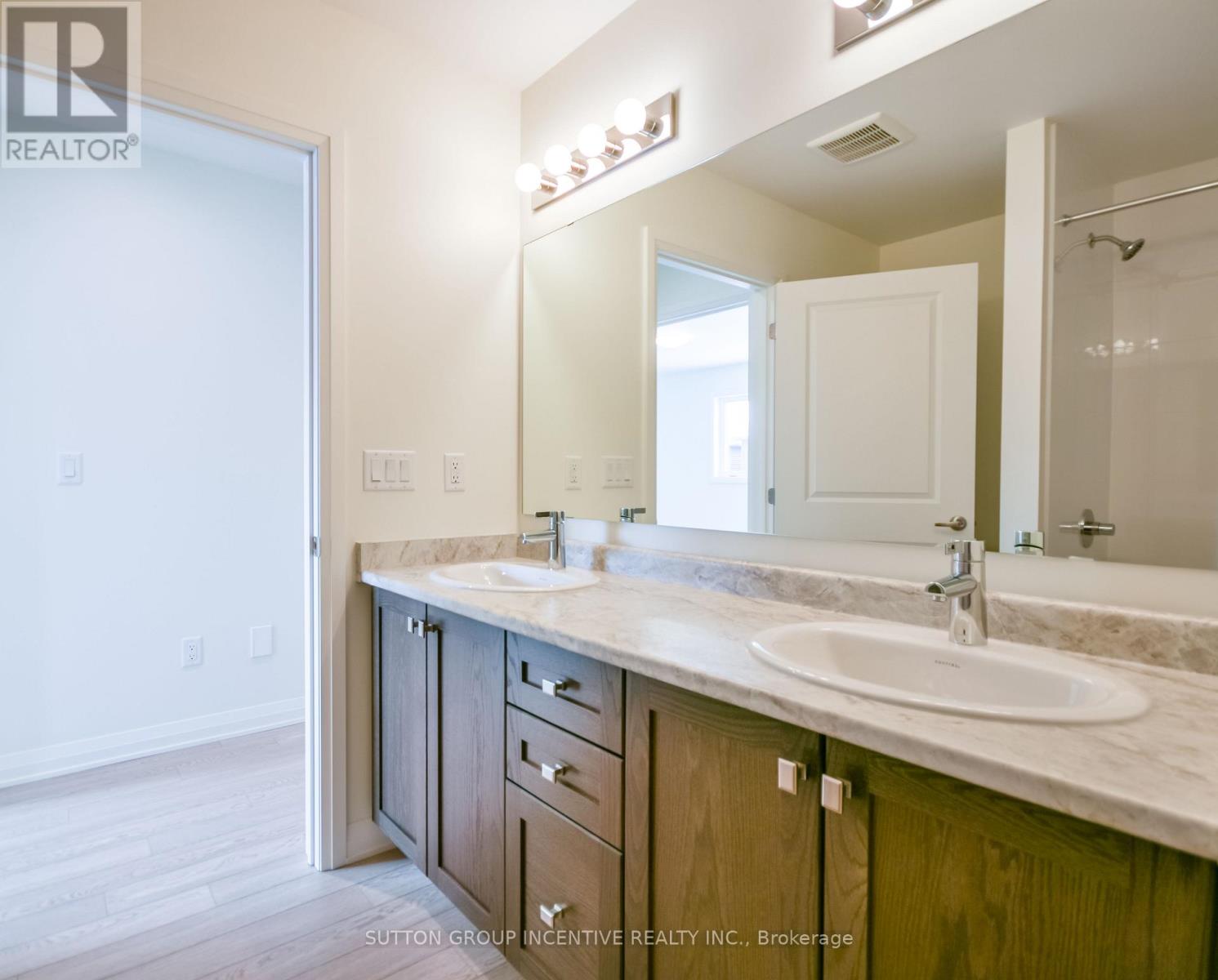 45 HAROLD AVENUE - 37