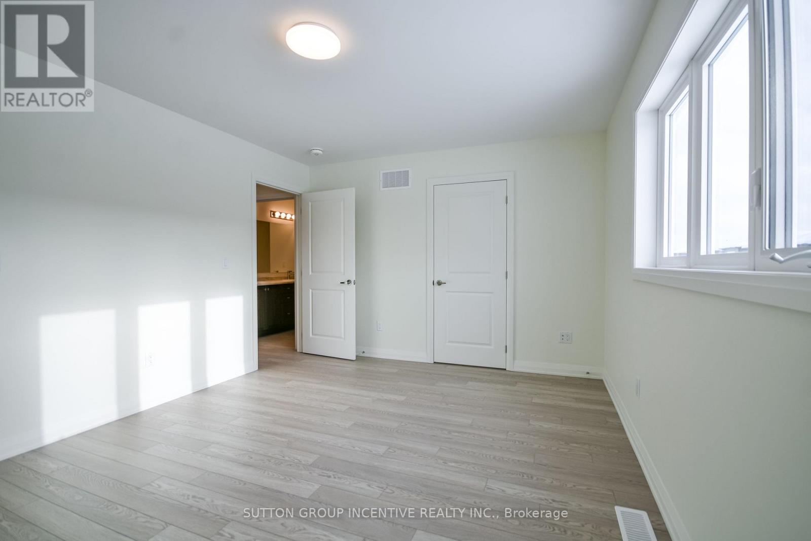 45 HAROLD AVENUE - 39
