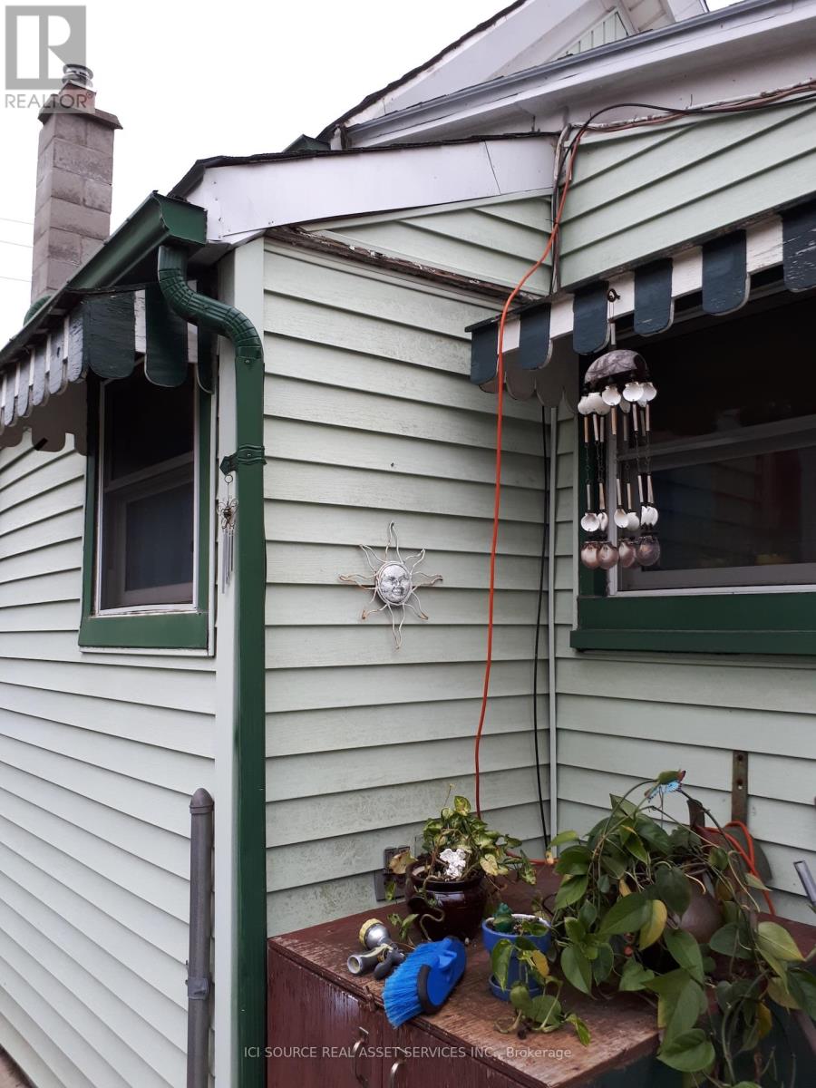 1026 YORK STREET - 14