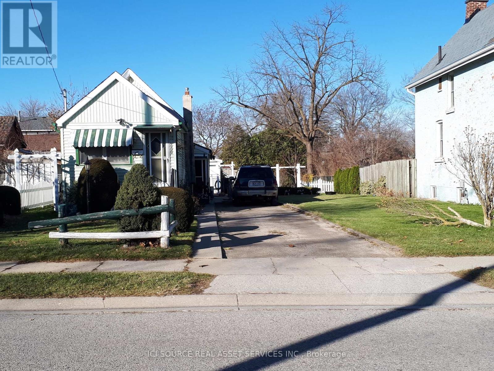 1026 YORK STREET - 3