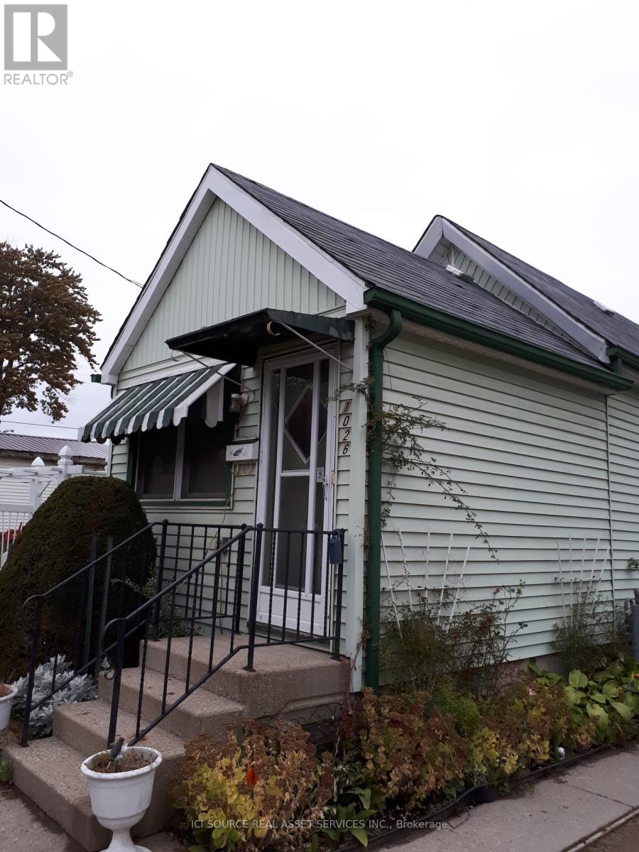 1026 YORK STREET - 4