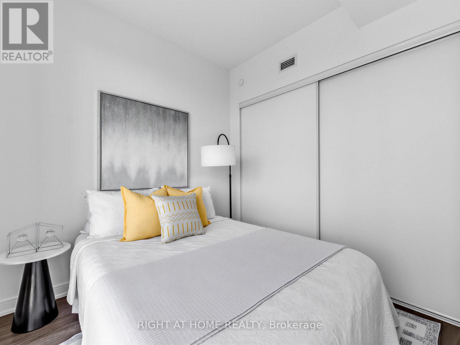 #2504 28 WELLESLEY STREET - 17