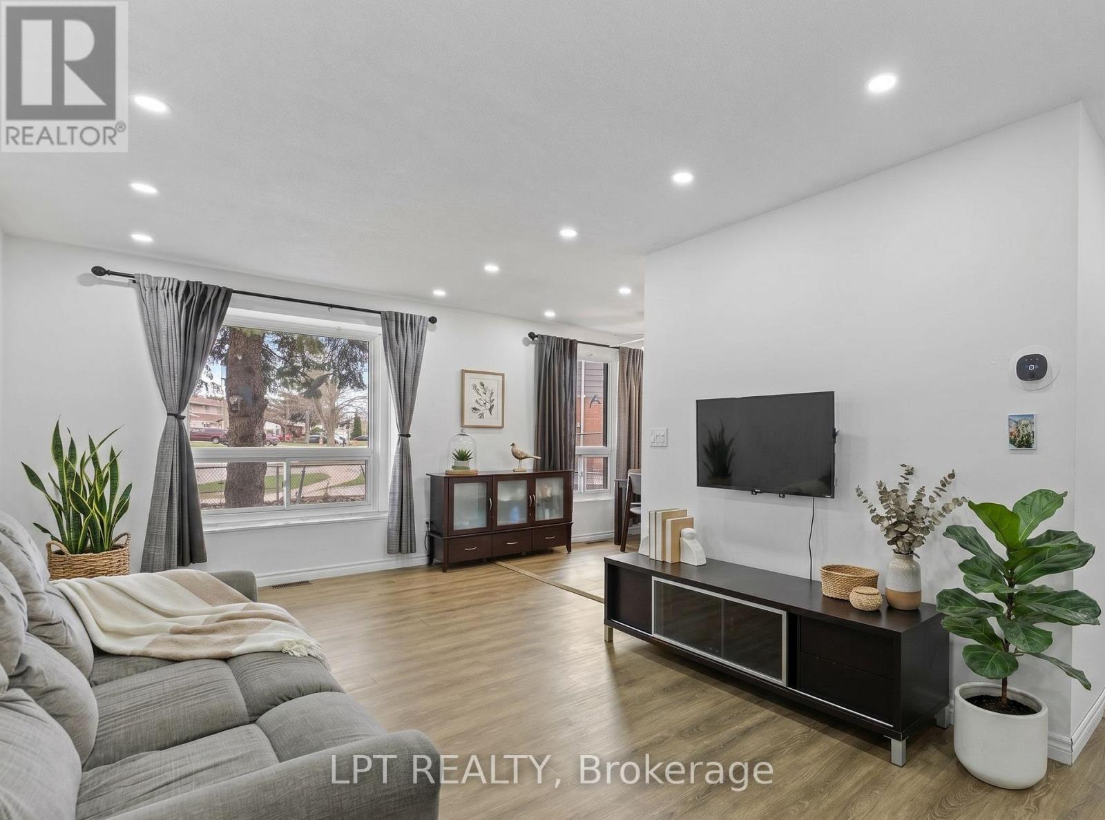 55H CHAUCER CRESCENT - 1