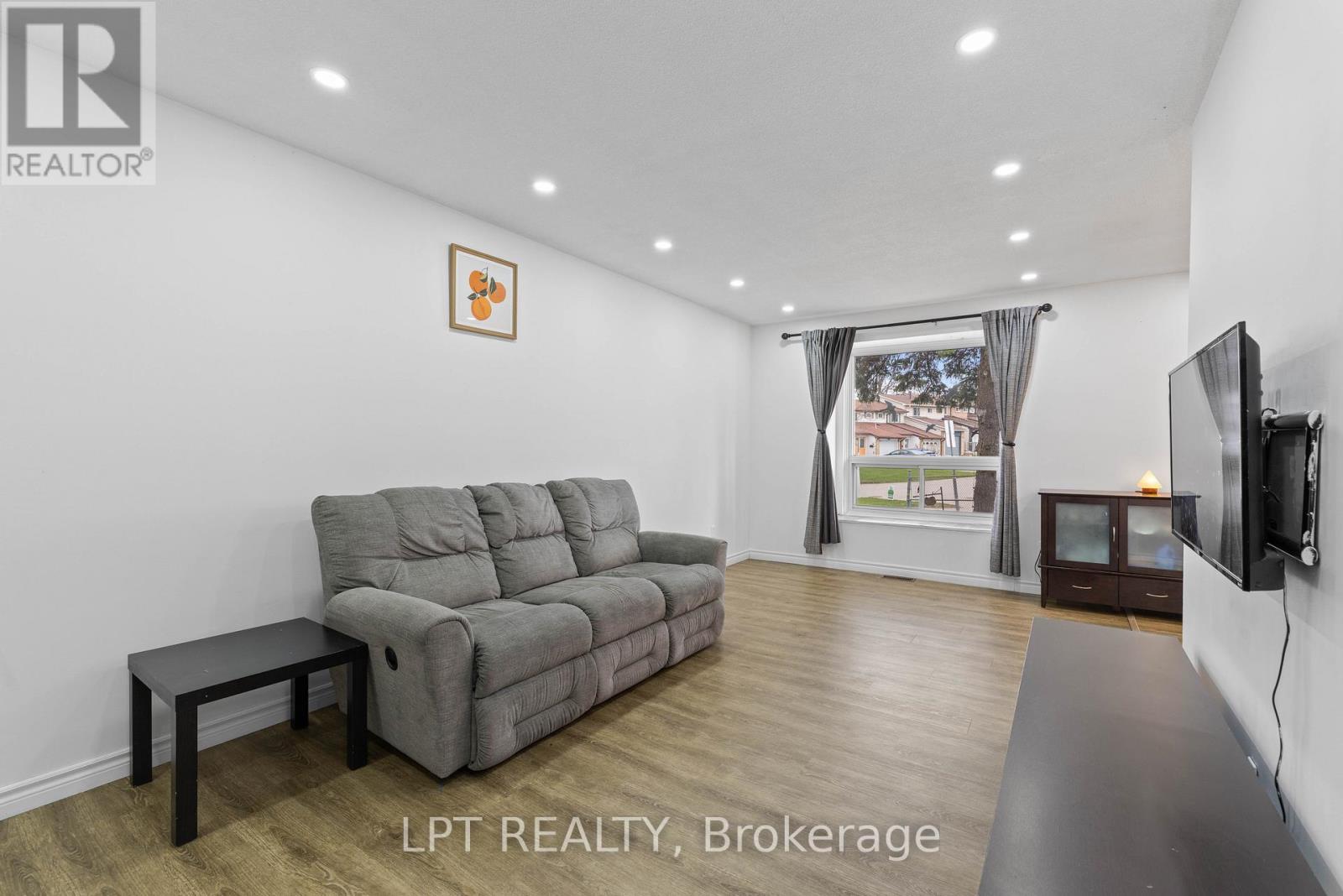 55H CHAUCER CRESCENT - 8