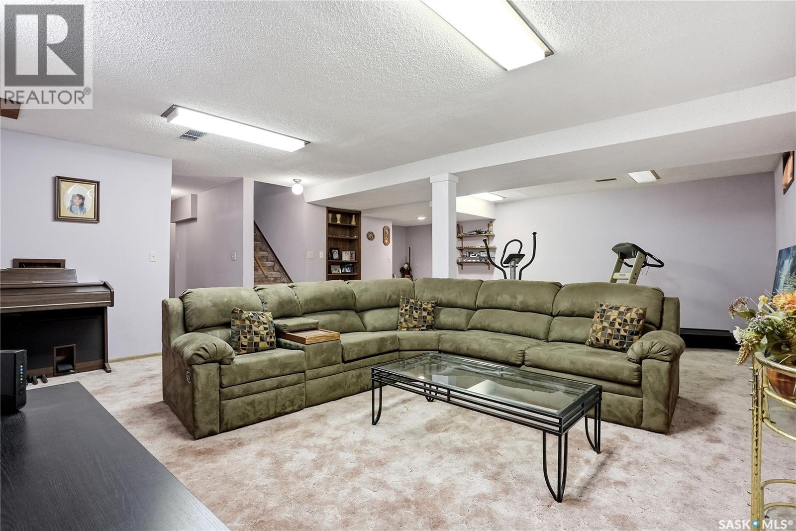 131 Keeley CRESCENT - 43