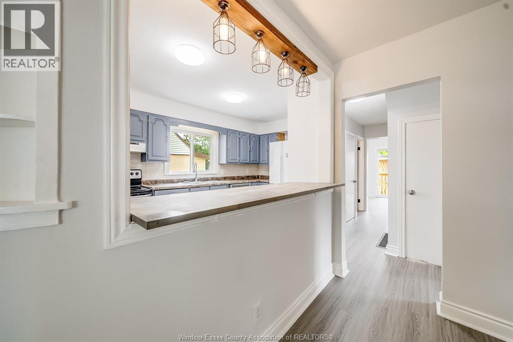 1960 FRANCOIS ROAD - 11