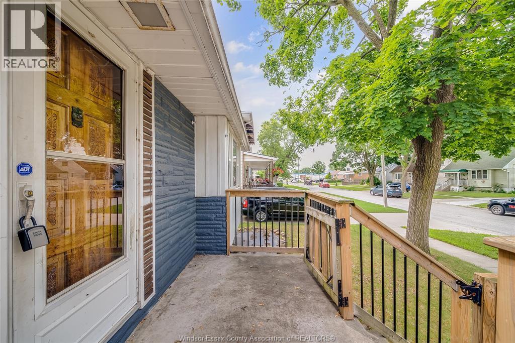 1960 FRANCOIS ROAD - 3