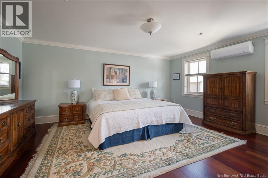 748 Churchill Row - 25