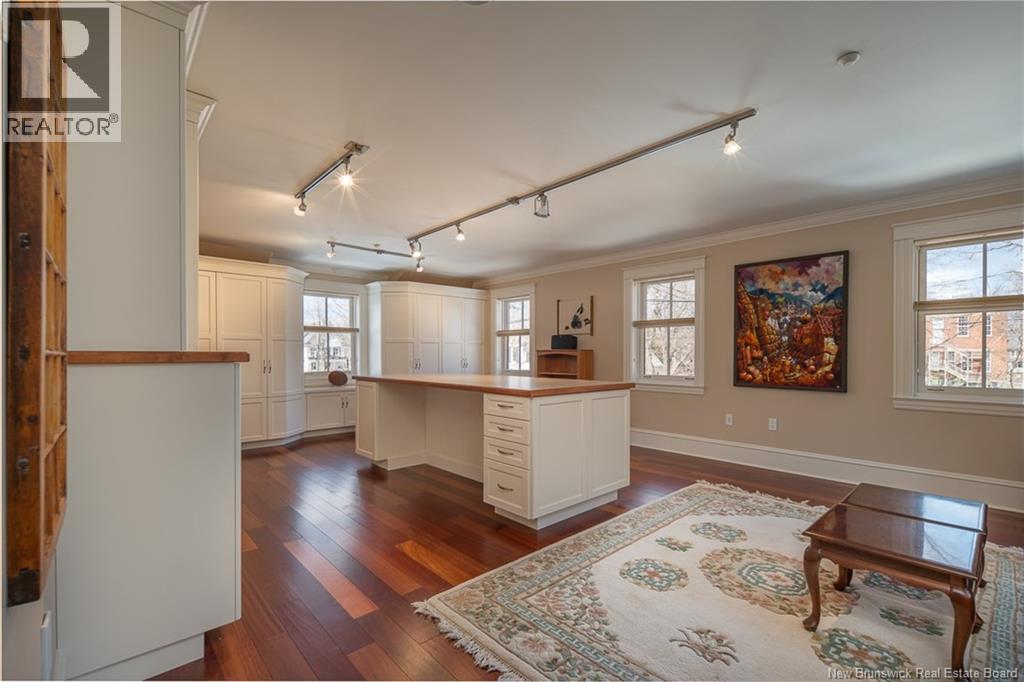 748 Churchill Row - 31