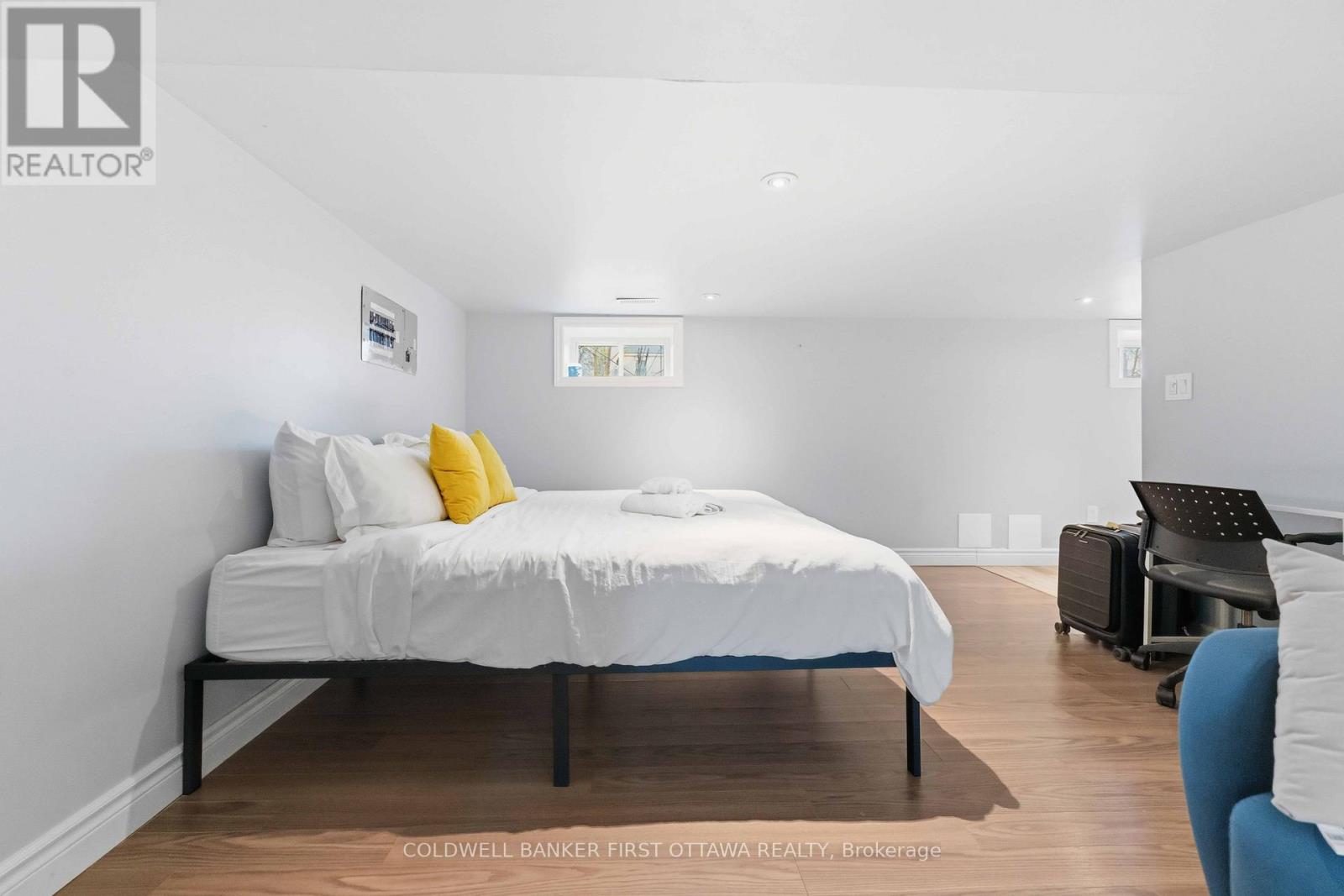 260 KEYWORTH AVENUE - 22