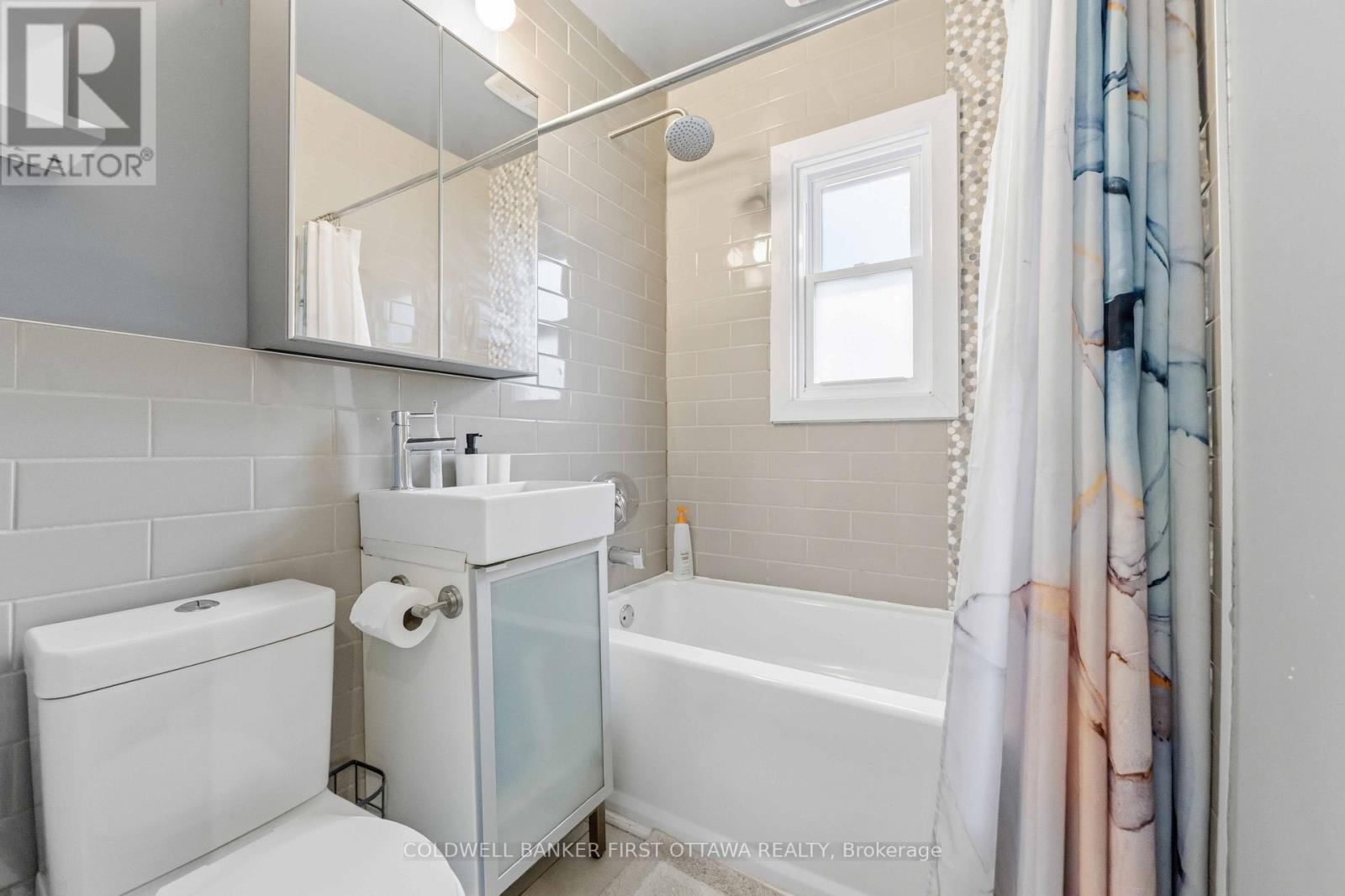 260 KEYWORTH AVENUE - 16
