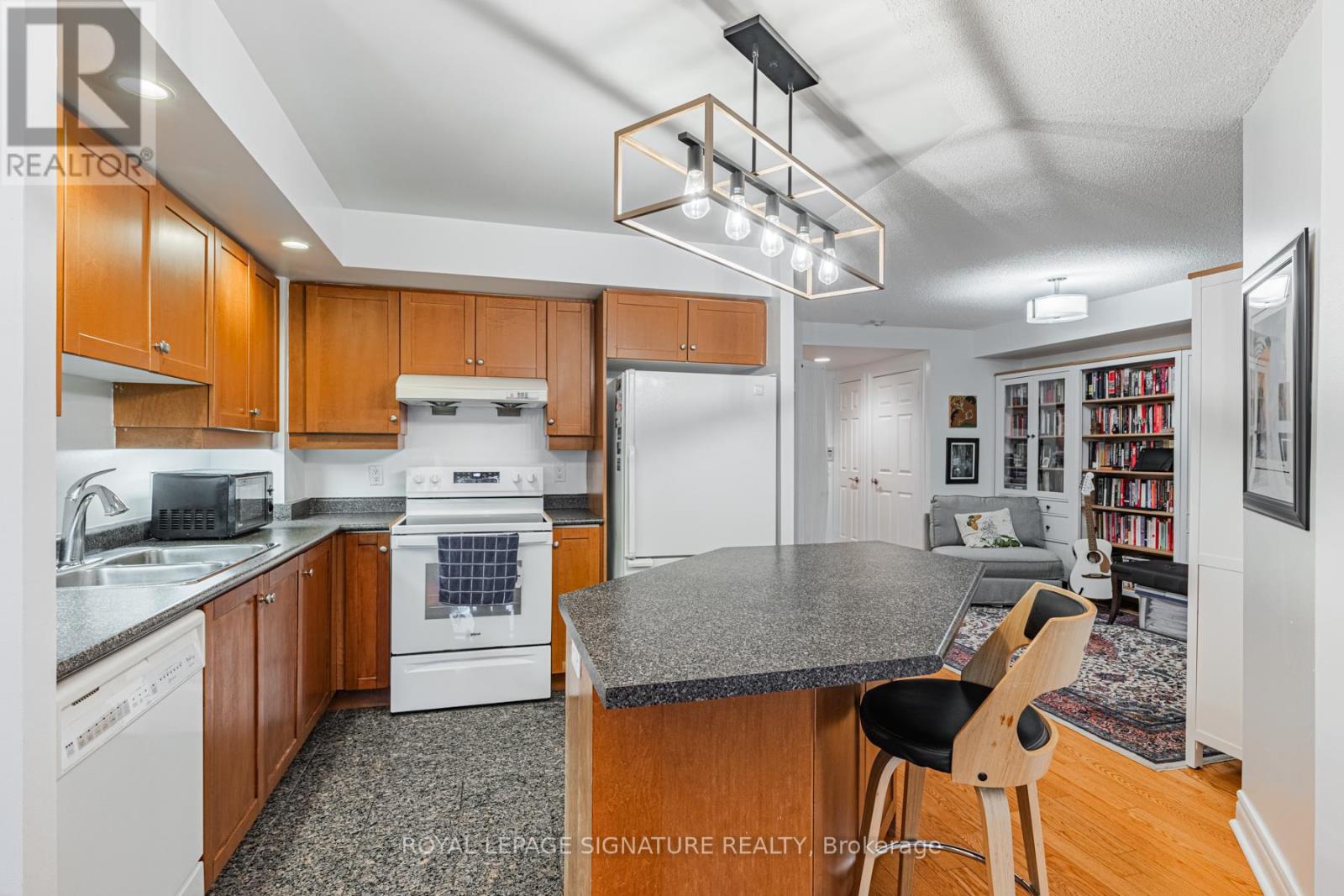 #813 123 EGLINTON AVENUE E - 10