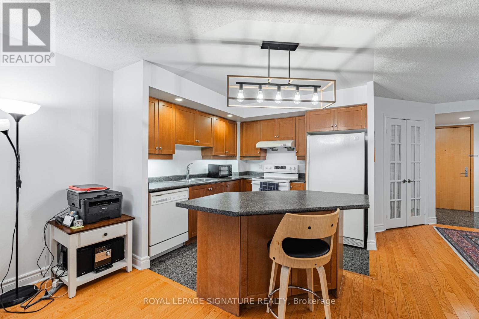 #813 123 EGLINTON AVENUE E - 11