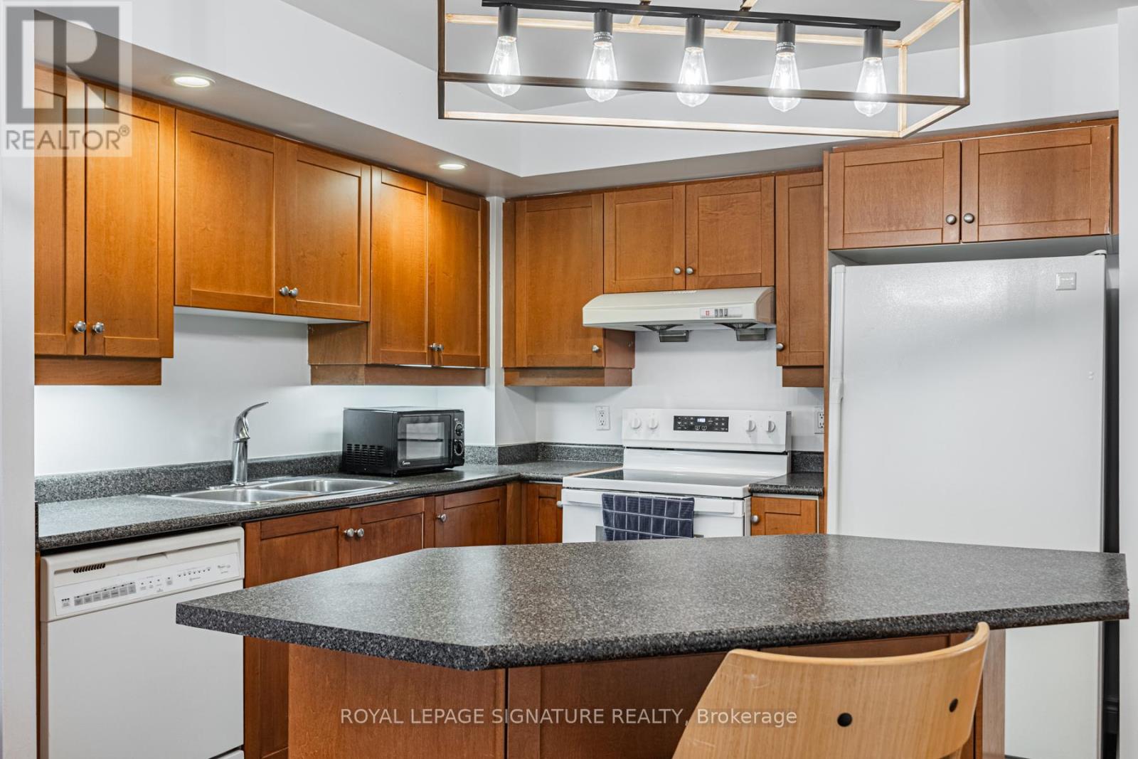 #813 123 EGLINTON AVENUE E - 12