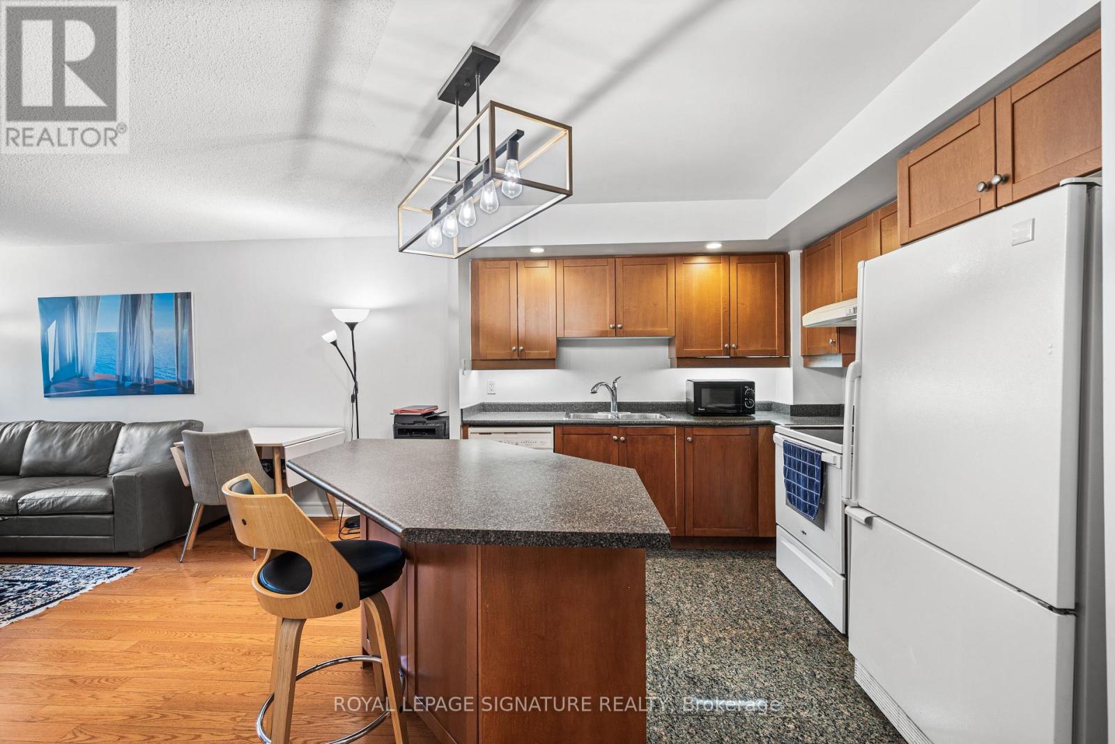 #813 123 EGLINTON AVENUE E - 14