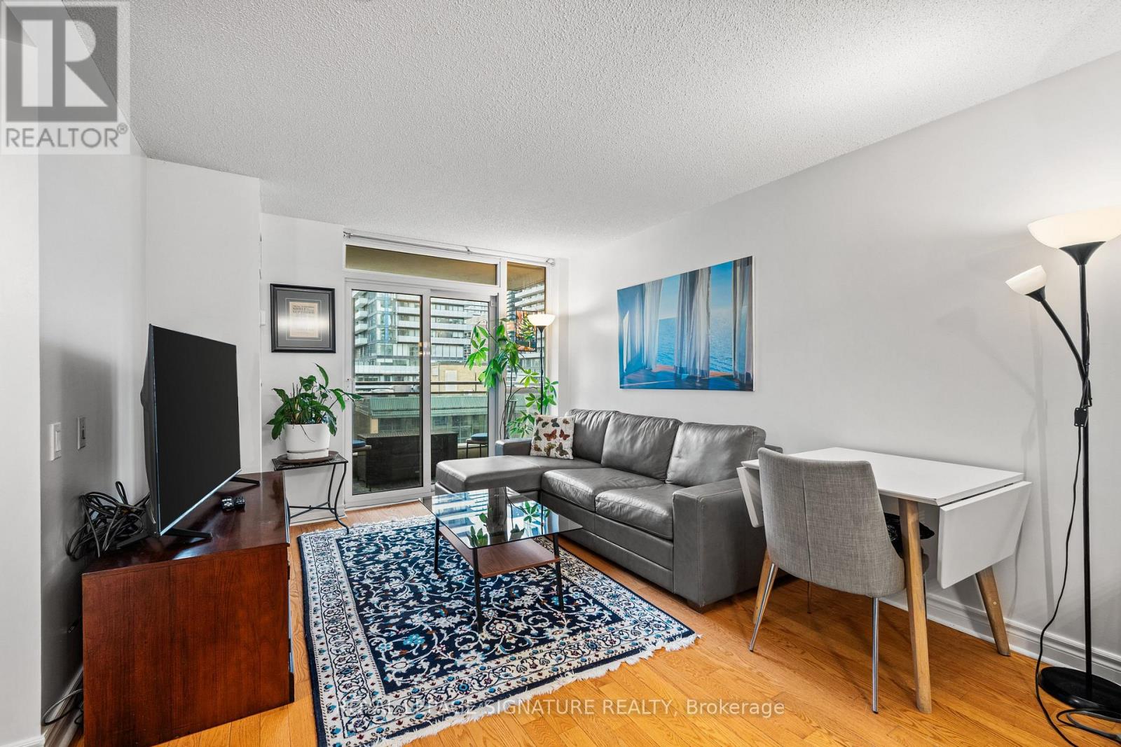 #813 123 EGLINTON AVENUE E - 15